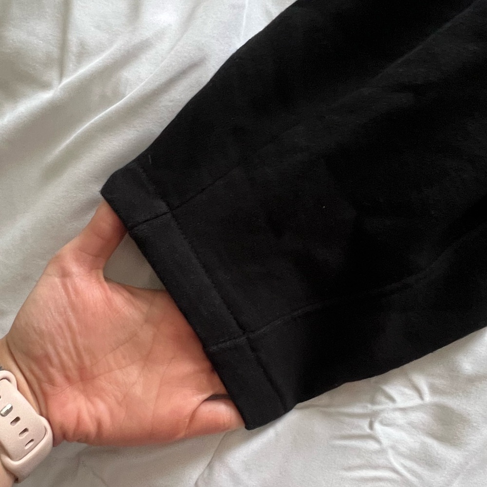 Black cropped sweat shirt - Picture 2 of 4